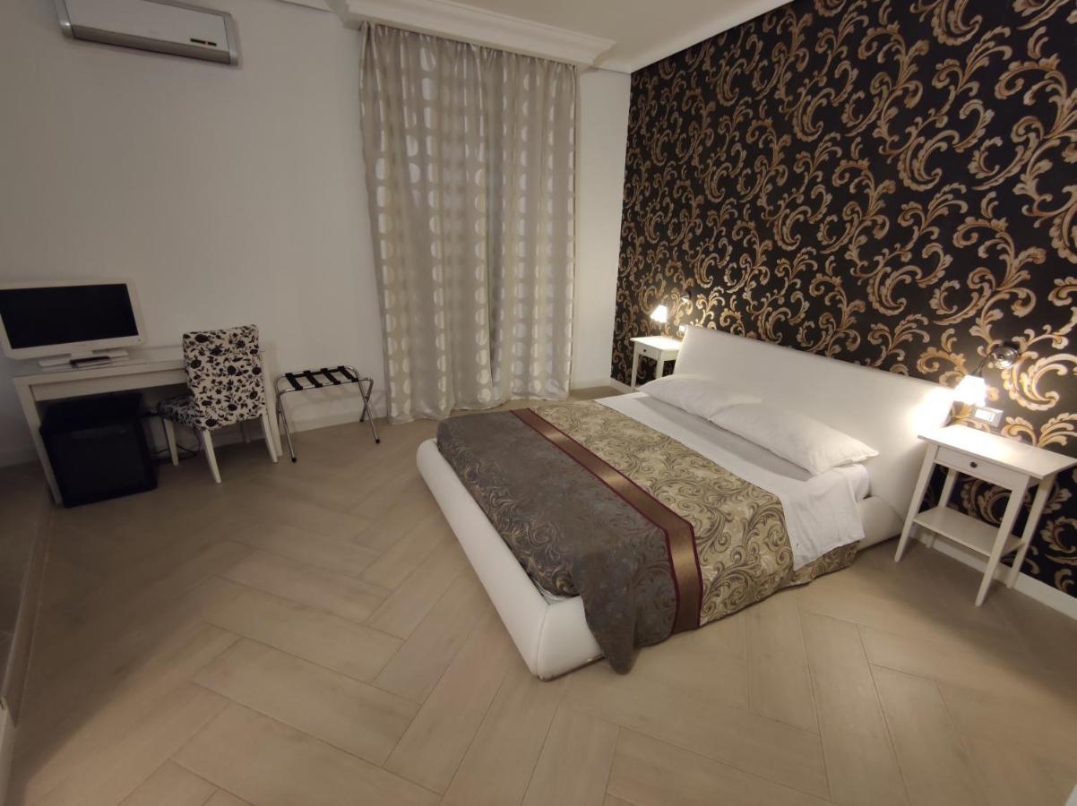 Casa de hóspedes Sami Rooms: Theater District Retreat Near Ortigia *